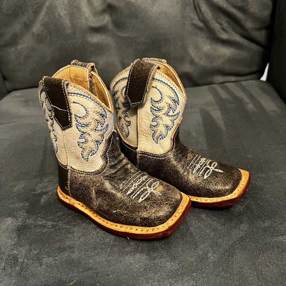 Newborn Roper boots size 2